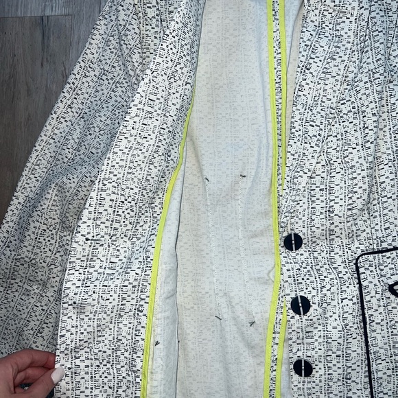 Blazer - Picture 3 of 4